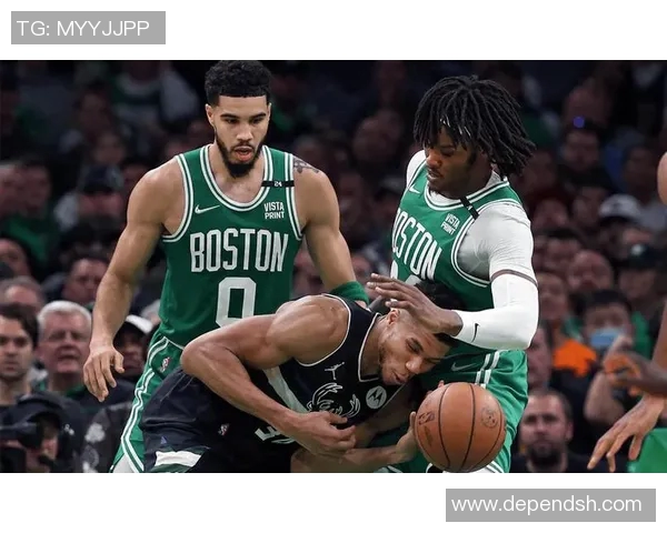 雄鹿队不敌多伦多猛龙队，字母哥与巴雷特英雄联盟对决成焦点，密尔沃基雄鹿攻防失守